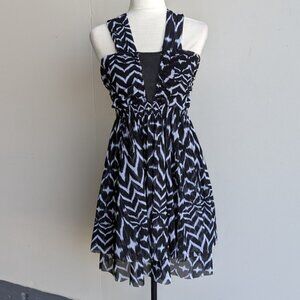 Black & White sleeveless Chevron dress